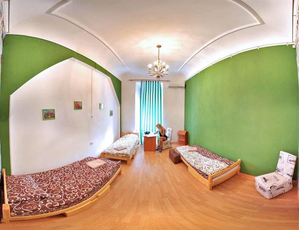 Chemodan Hostel Одесса Экстерьер фото